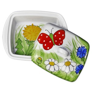 Helina Tilk: Handbemaltes Porzellan & Heimtextilien - handbemalte Butterdose aus Porzellan mit rotem Schmetterling (weisse Punkte)mit allen Blumen - Porzellan Geschirr hier kaufen